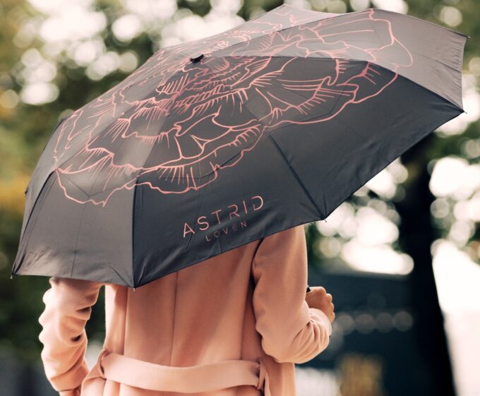 black women umbrella astrid loven